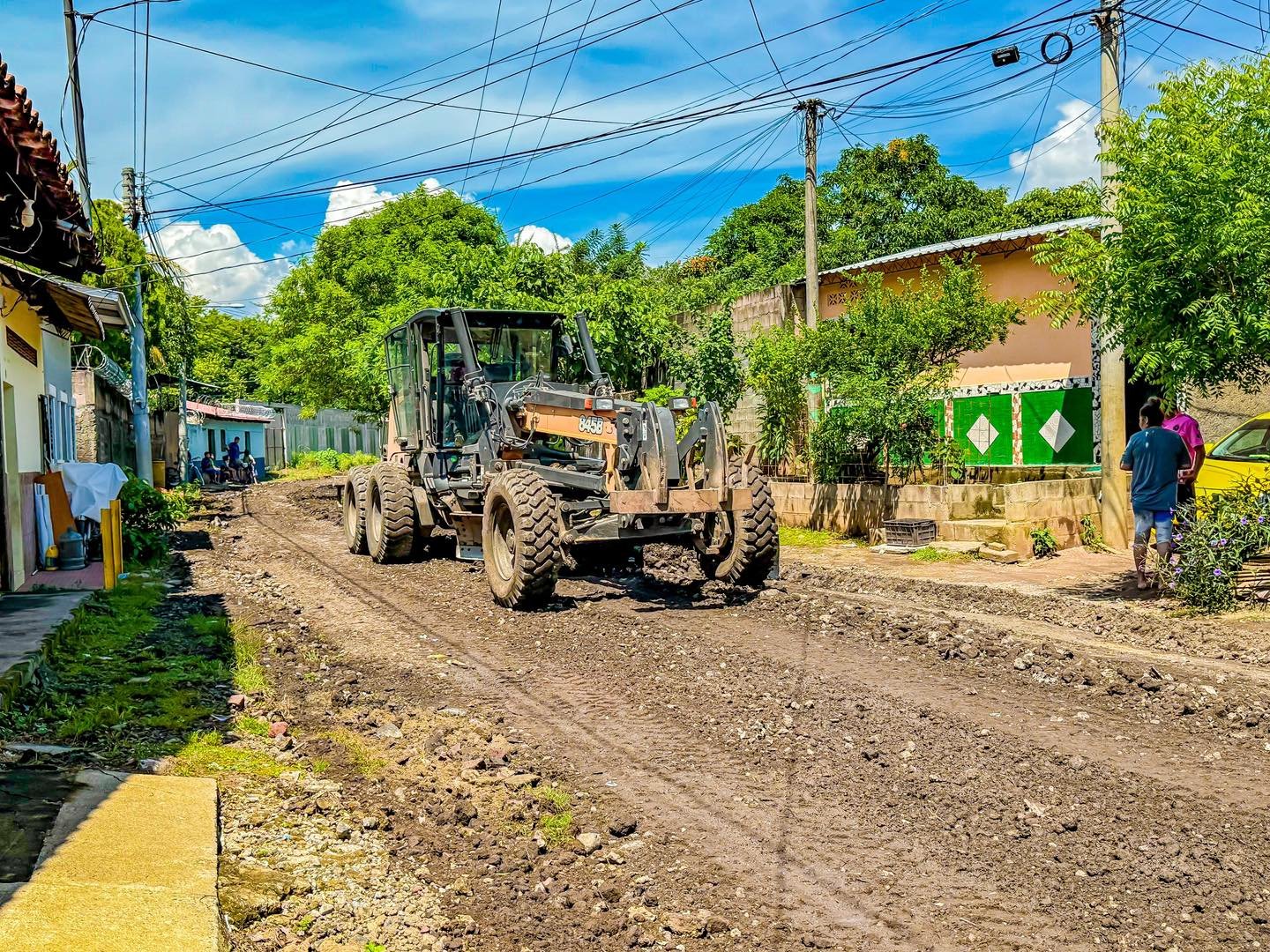 Alcaldia mejora calles de la zona Sur de la Colonia Milagro de la Paz.