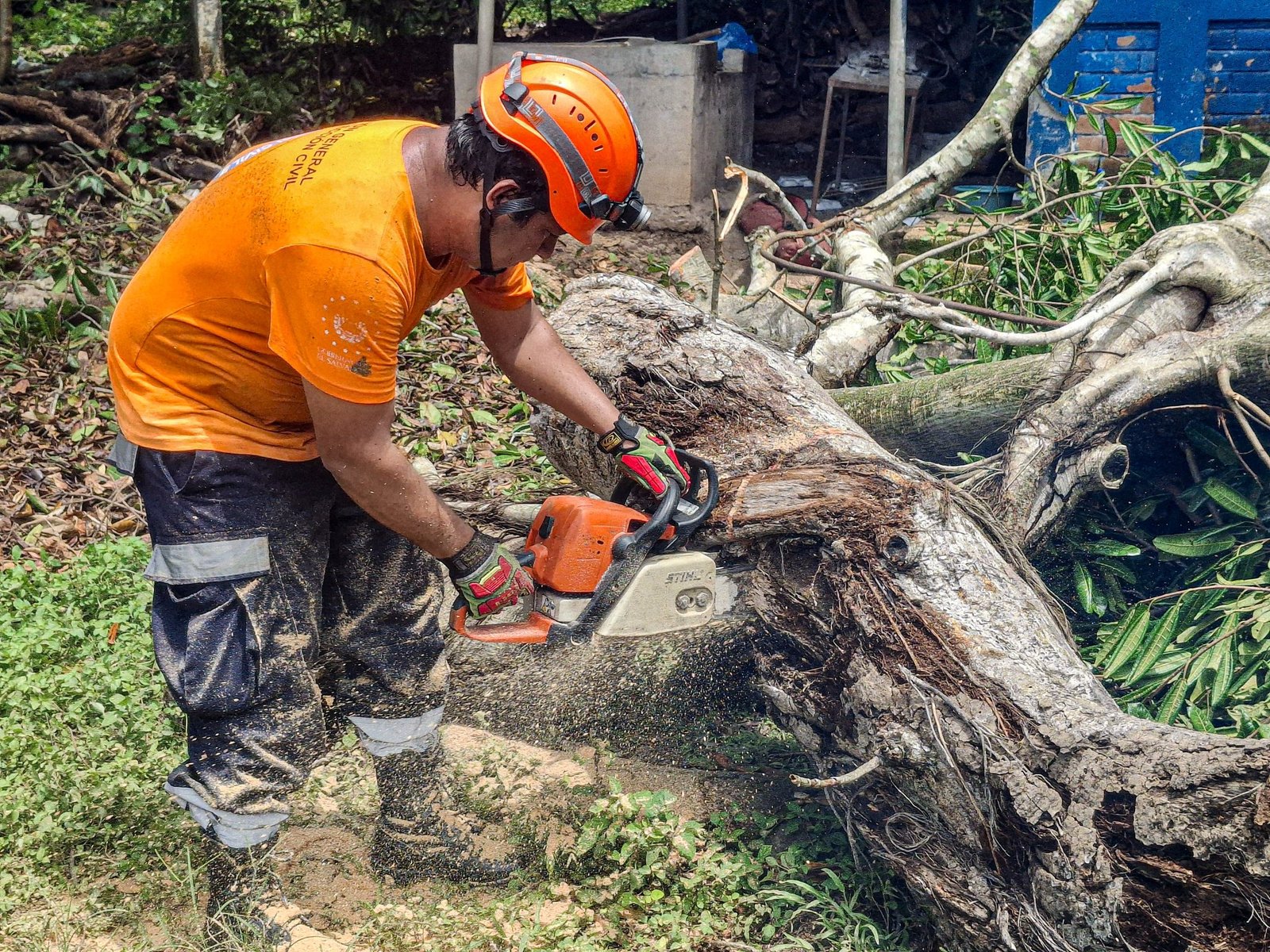 Protección Civil de San Miguel se suma a los trabajos en El Amate.