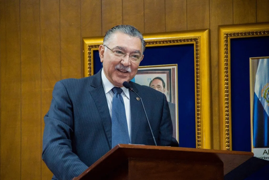 Exministro de Turismo José Napoleón Duarte enfrentará proceso por enriquecimiento ilícito.